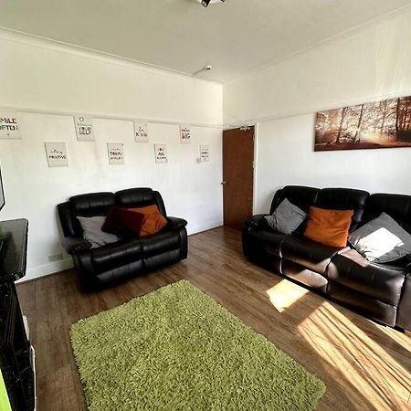 Spacious Holiday Home Near Tube Station - By Starlet Stays London Exterior foto